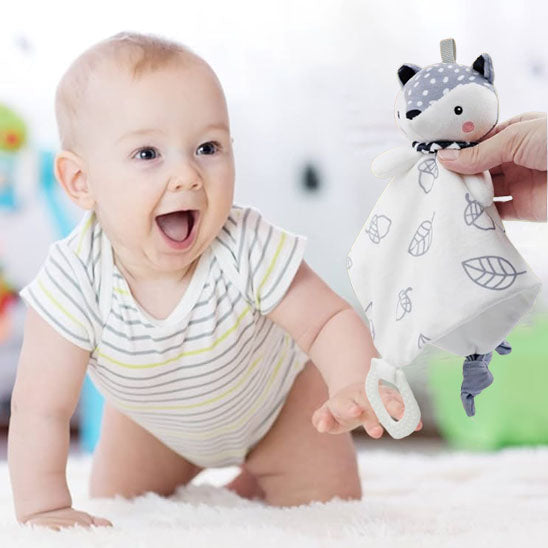 bébé attrape doudou