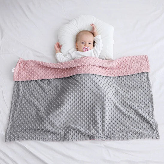 bébé confortable dans couverture bébé