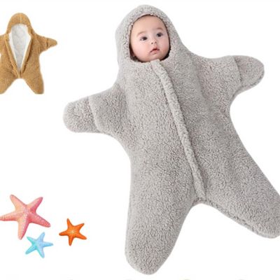 bébé dans nid d'ange cosy gris étoile