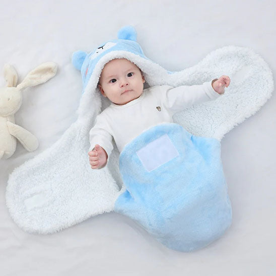 bébé dans nid d'ange ours