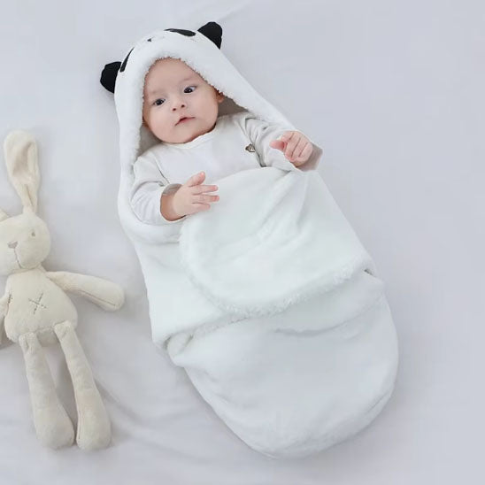 bébé dans nid d'ange panda