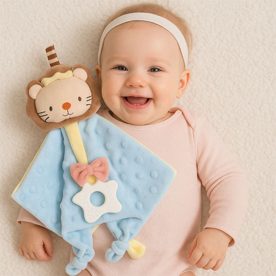 bebe heureux avec doudou bebe lion