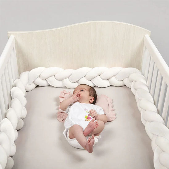 bébé tranquille tresse de lit bébé