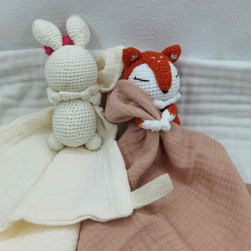 doudou bebe lapin de dos