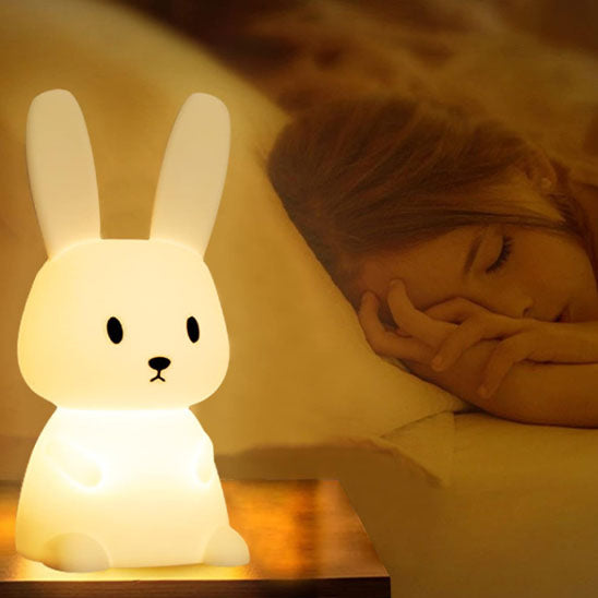fillette dort bien veilleuse bébé