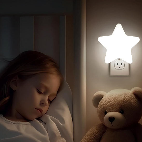 fillette dort veilleuse bébé blanche