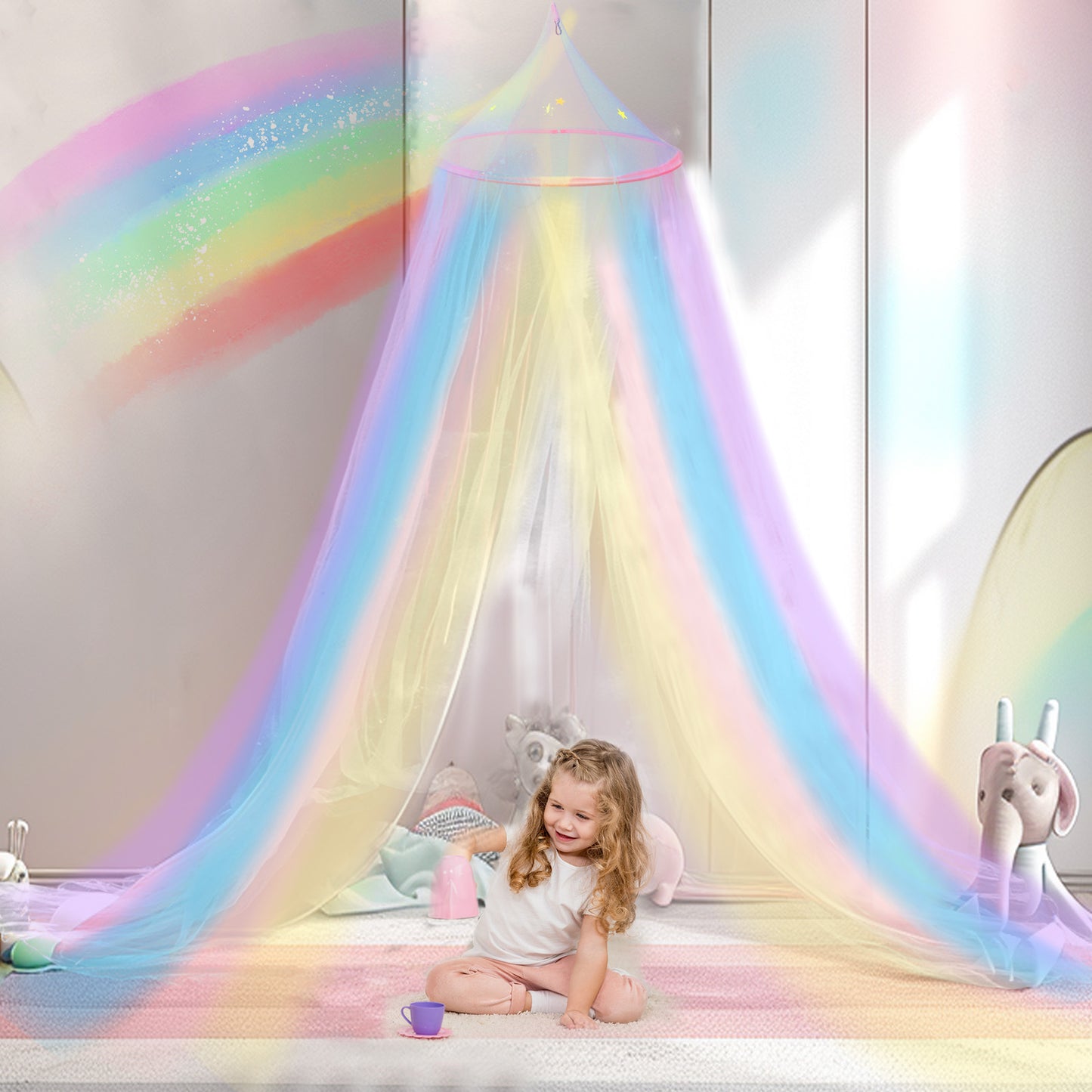 fillette joue sous ciel de lit arc en ciel