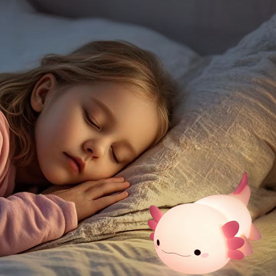la fillette endormie avec veilleuse bébé