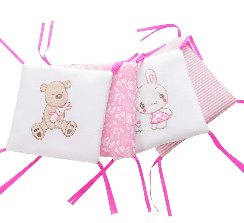 tour de lit bébé coussins