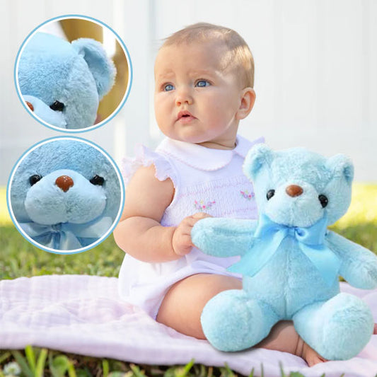 bébé assis avec ours en peluche