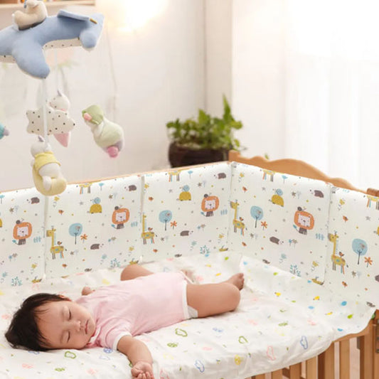 bébé dort en sécurité tour de lit bébé
