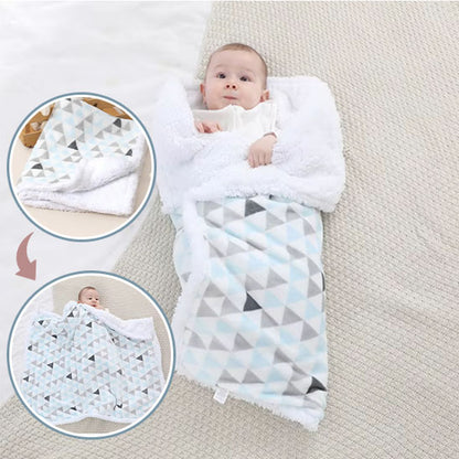 bébé enveloppé dans couverture emmaillotage