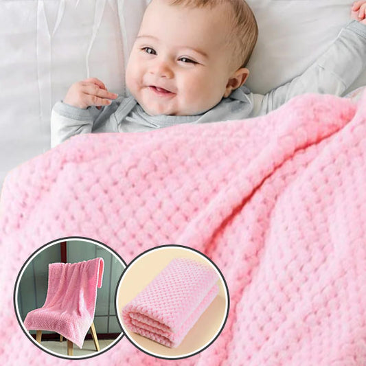 bébé heureux dans couverture bébé