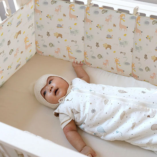 bébé sécurisé avec tour de lit bébé
