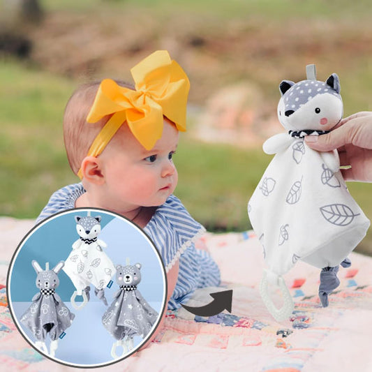 bébé subjugué par doudou