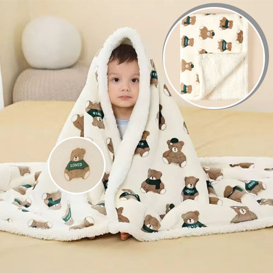 garçon couvert avec couverture bébé